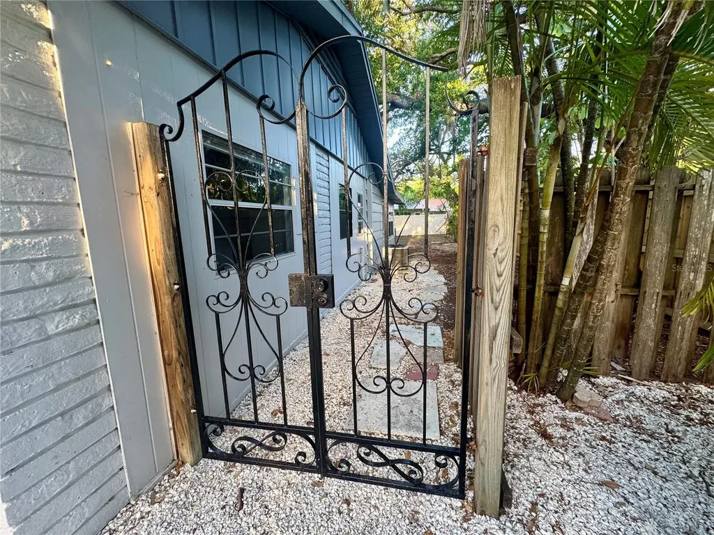 2107 Chippawa Place Sarasota FL 34234