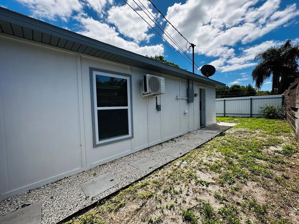 136 Lynbrook Drive Orlando FL 32807