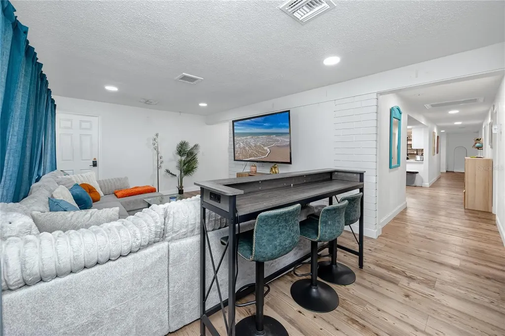 3527 1st Avenue S St Petersburg FL 33711