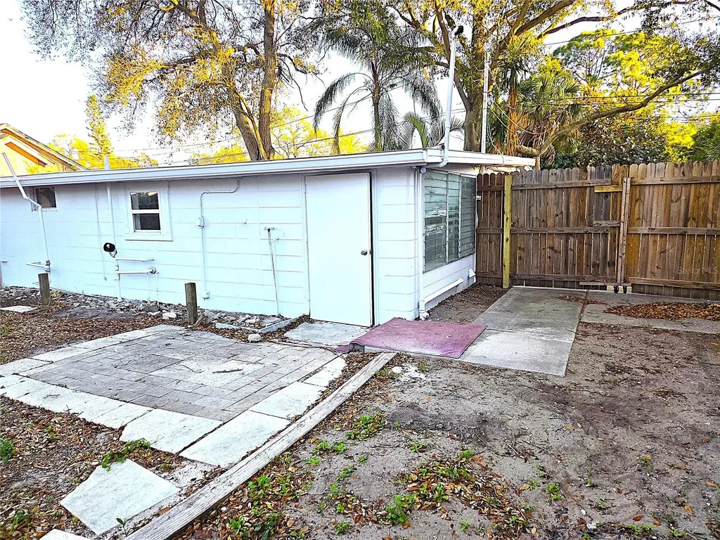 360 5th Avenue NW Largo FL 33770