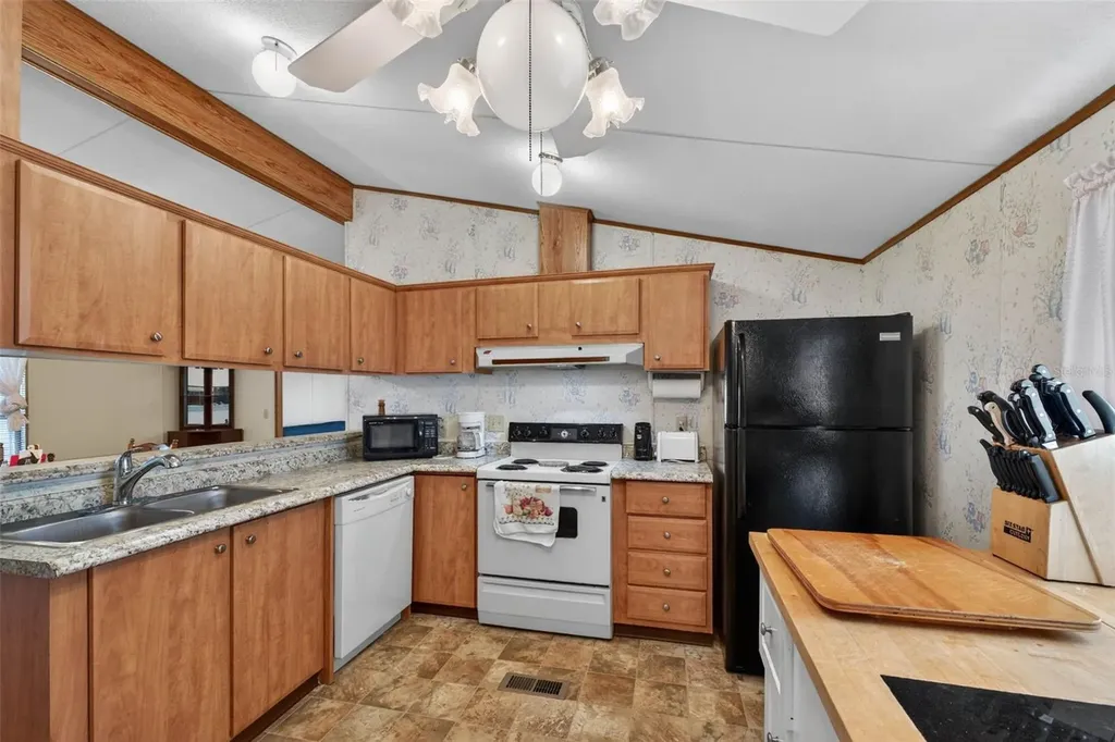 4100 Carefree Way Zephyrhills FL 33541