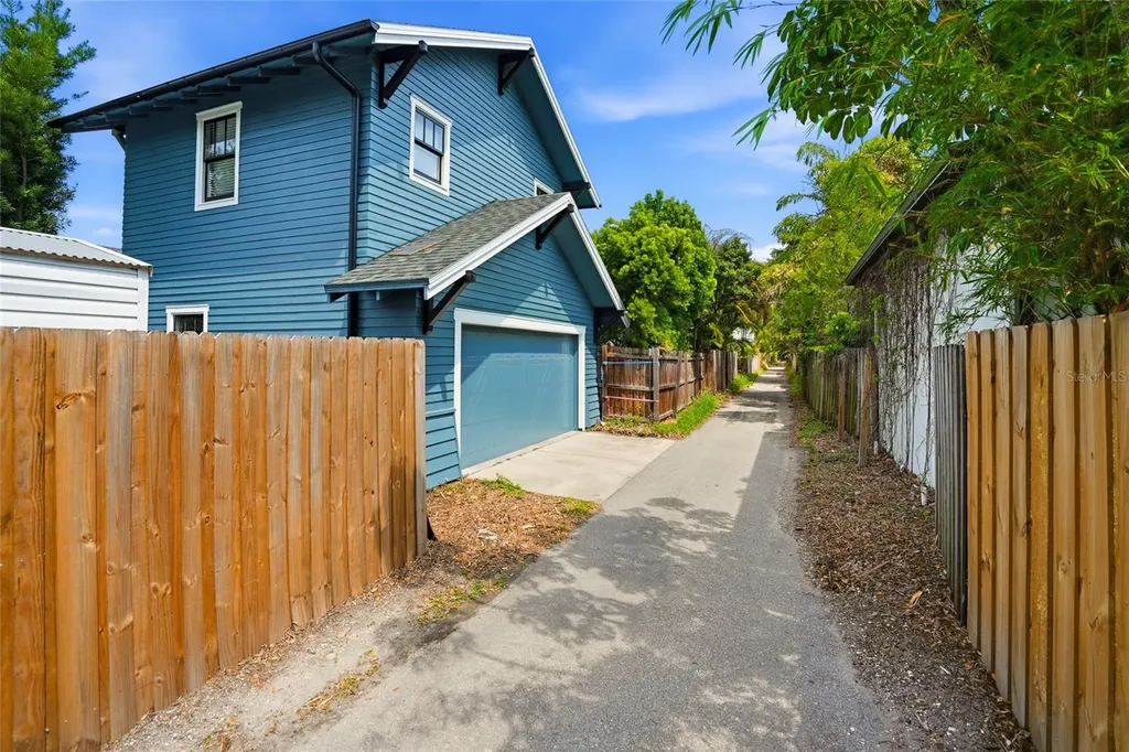 2116 W Watrous Avenue Tampa FL 33606