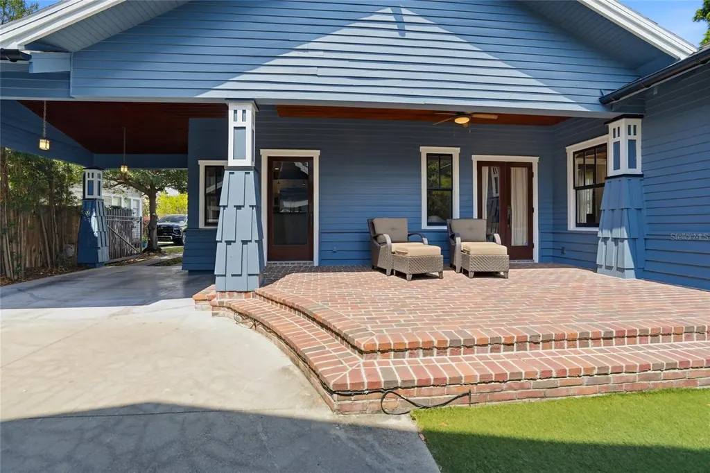 2116 W Watrous Avenue Tampa FL 33606