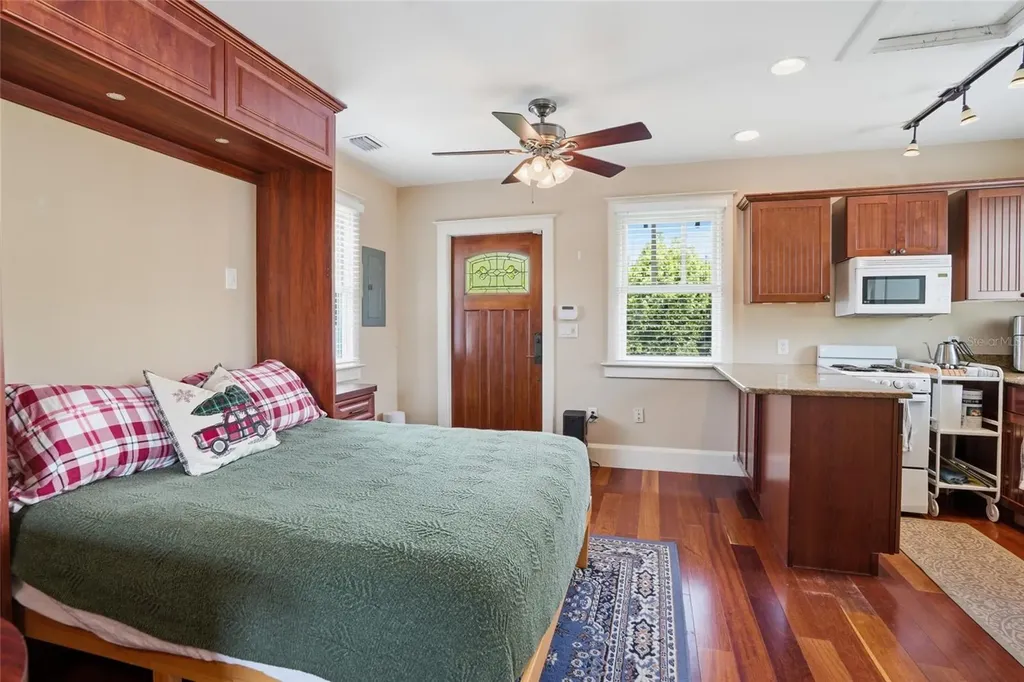 2116 W Watrous Avenue Tampa FL 33606
