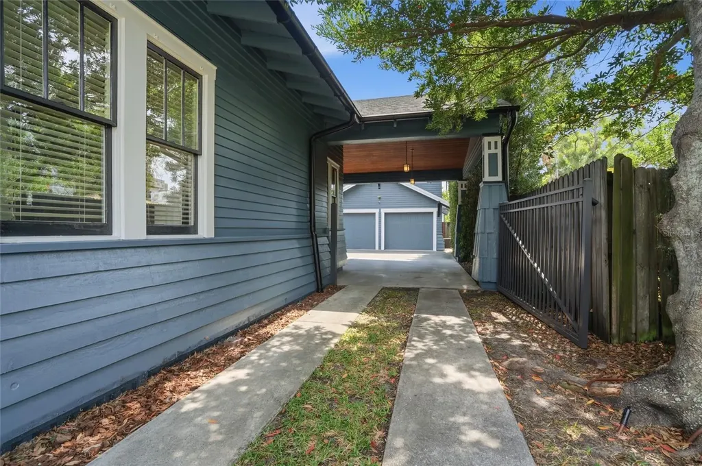 2116 W Watrous Avenue Tampa FL 33606