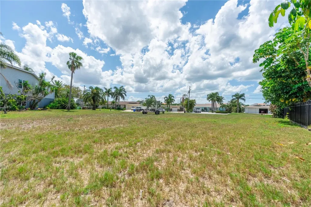 1121 S Florida Avenue Tarpon Springs FL 34689