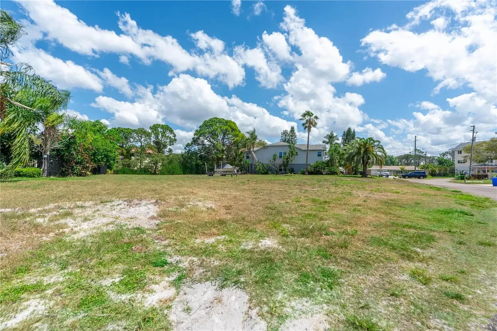 1121 S Florida Avenue Tarpon Springs FL 34689