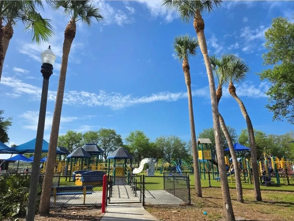 2715 5th Street S St Petersburg FL 33705