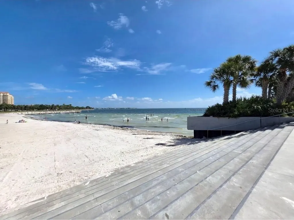 2715 5th Street S St Petersburg FL 33705