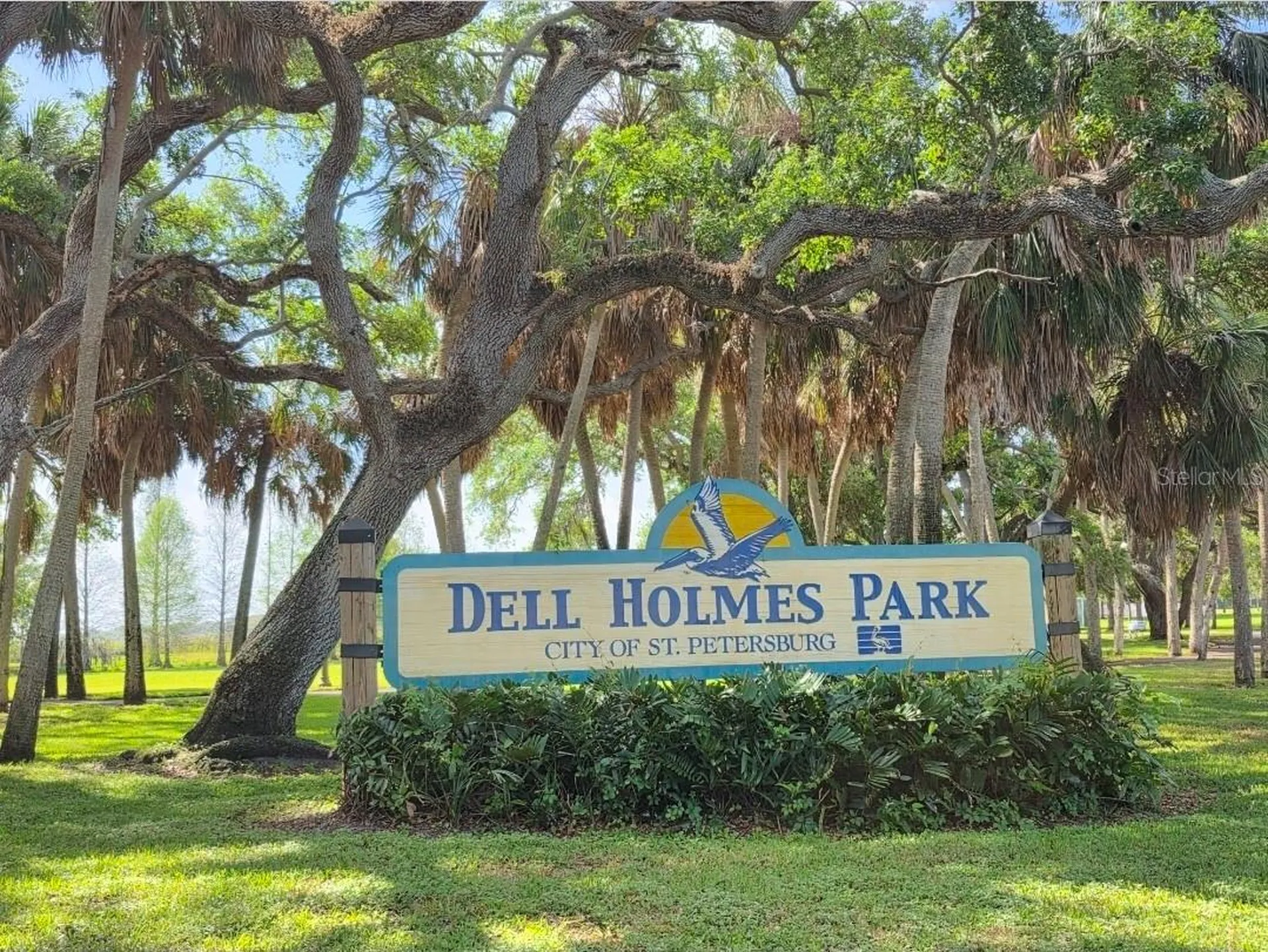 2715 5th Street S St Petersburg FL 33705