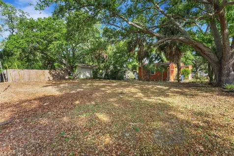 2715 5th Street S St Petersburg FL 33705