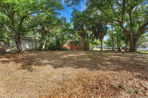 2715 5th Street S St Petersburg FL 33705