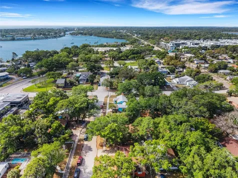 2715 5th Street S St Petersburg FL 33705