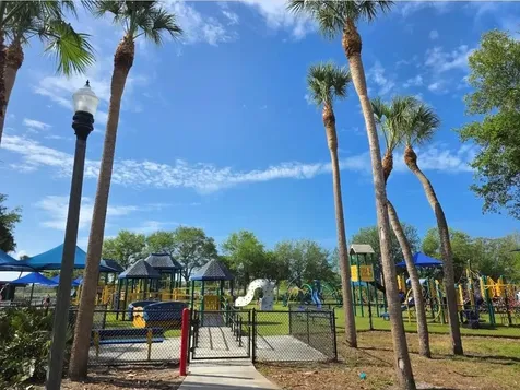 2715 5th Street S St Petersburg FL 33705