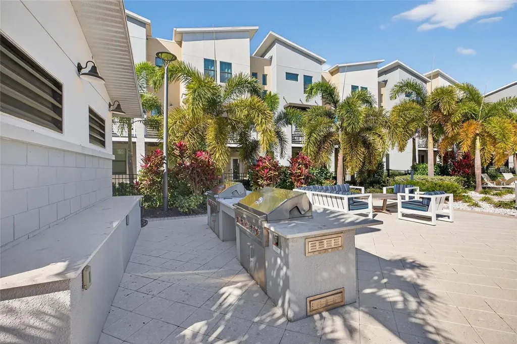 2526 13th Avenue N St Petersburg FL 33713