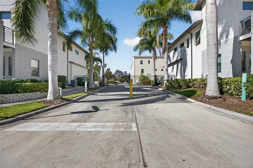 2526 13th Avenue N St Petersburg FL 33713