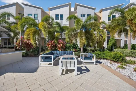 2526 13th Avenue N St Petersburg FL 33713