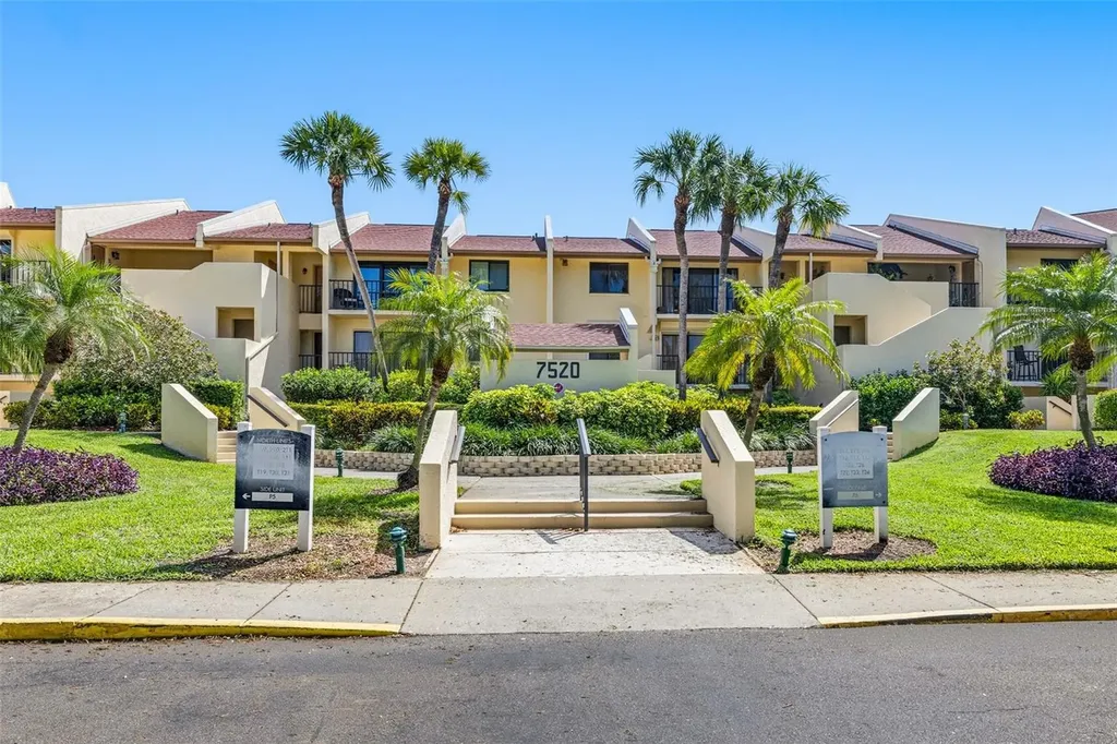 7520 Sunshine Skyway Lane S St Petersburg FL 33711