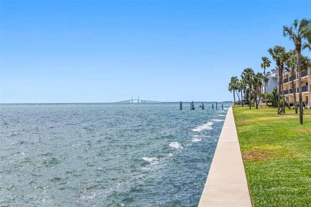 7520 Sunshine Skyway Lane S St Petersburg FL 33711