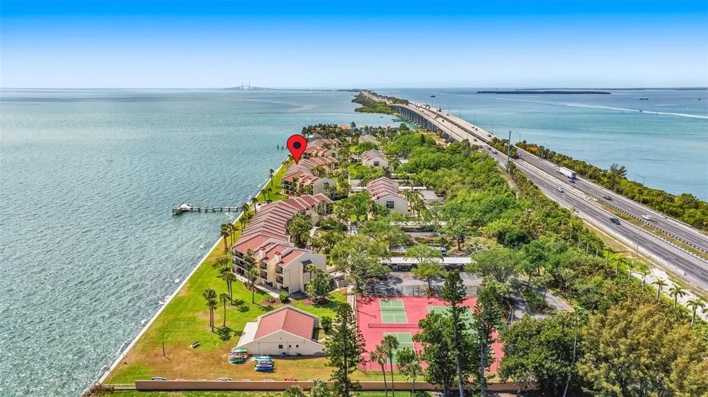 7520 Sunshine Skyway Lane S St Petersburg FL 33711