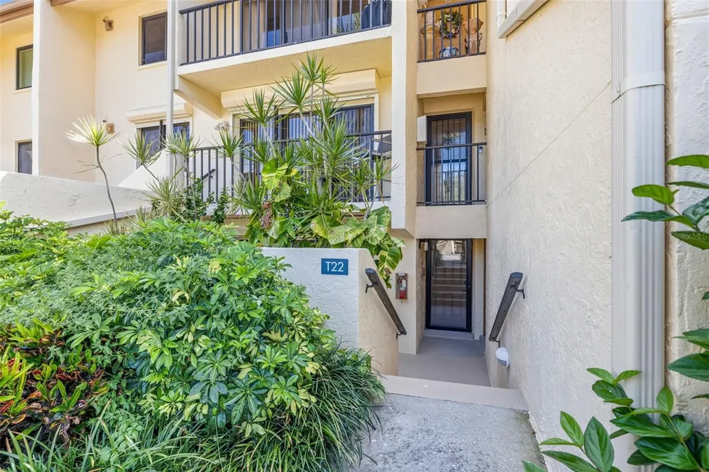 7520 Sunshine Skyway Lane S St Petersburg FL 33711