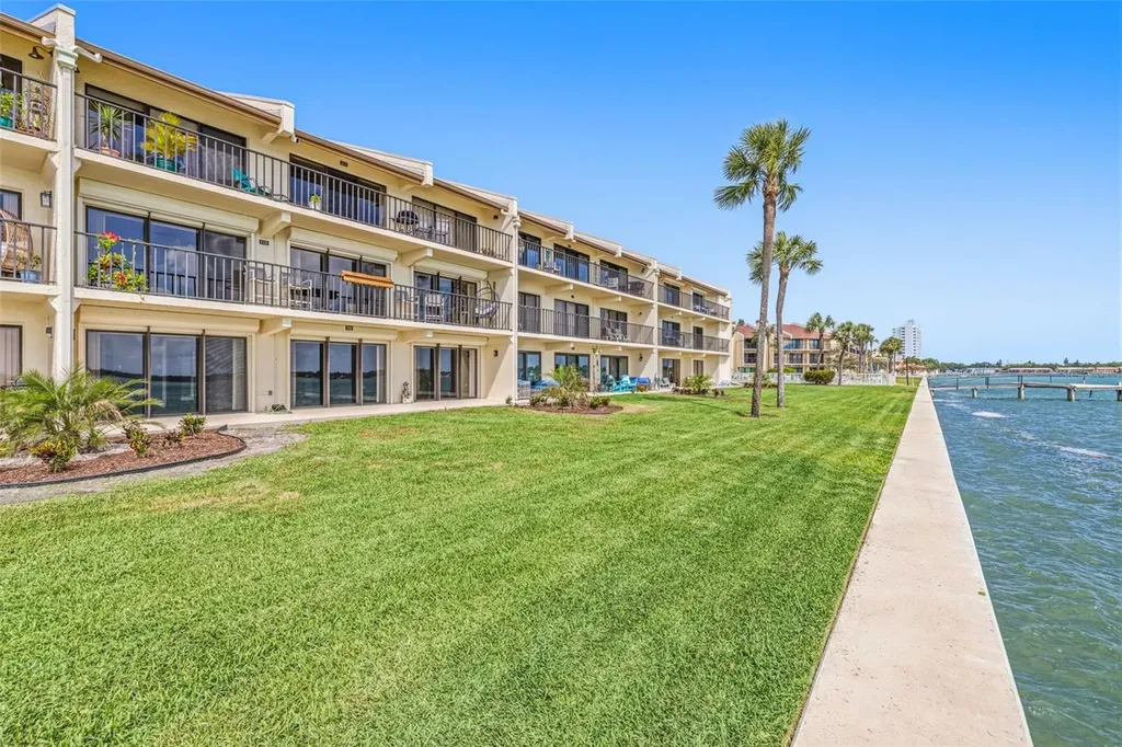 7520 Sunshine Skyway Lane S St Petersburg FL 33711