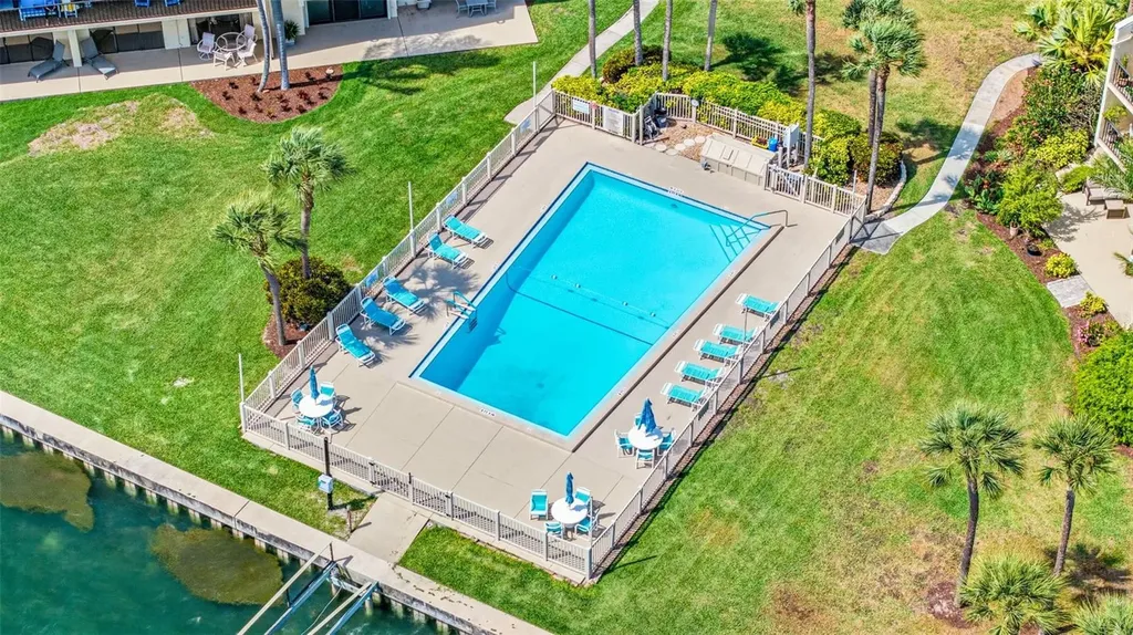7520 Sunshine Skyway Lane S St Petersburg FL 33711