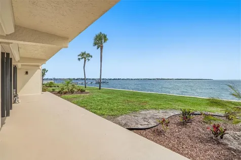 7520 Sunshine Skyway Lane S St Petersburg FL 33711