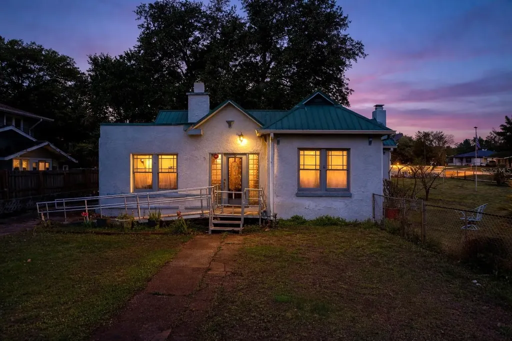 530 S 7th Street Lake Wales FL 33853