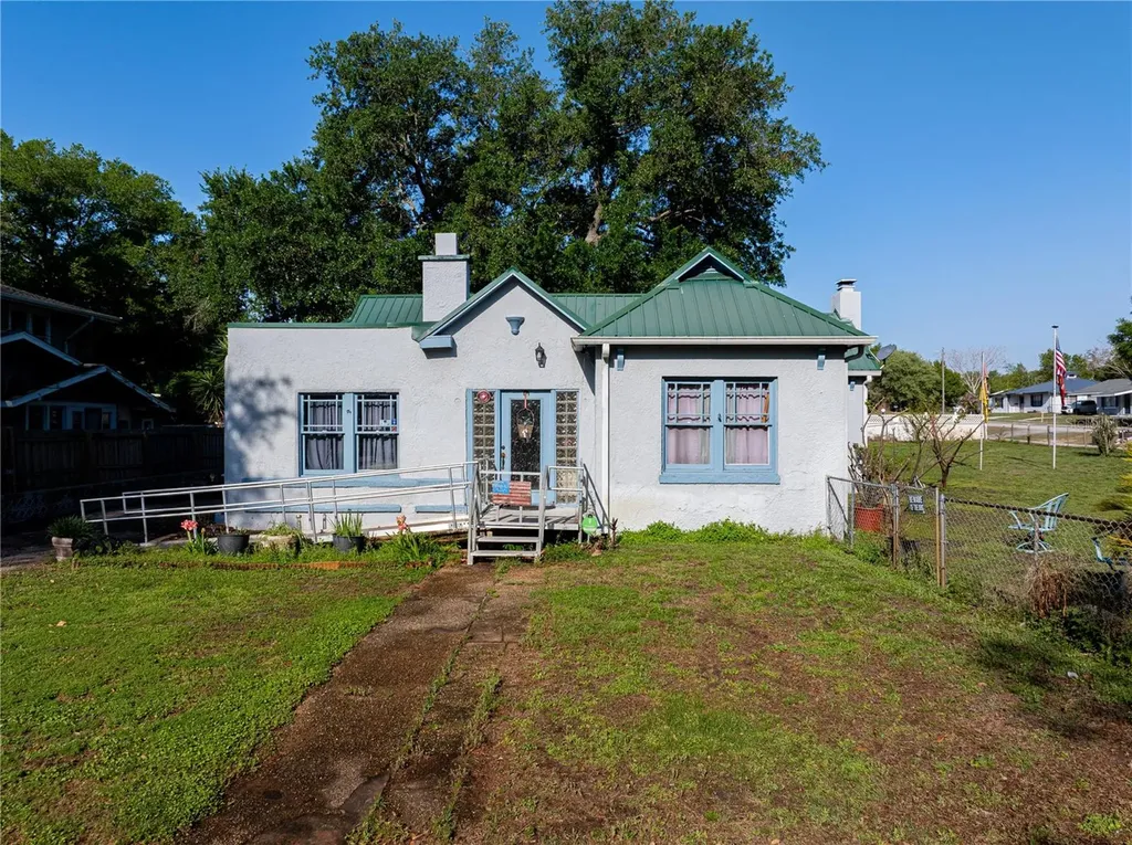 530 S 7th Street Lake Wales FL 33853