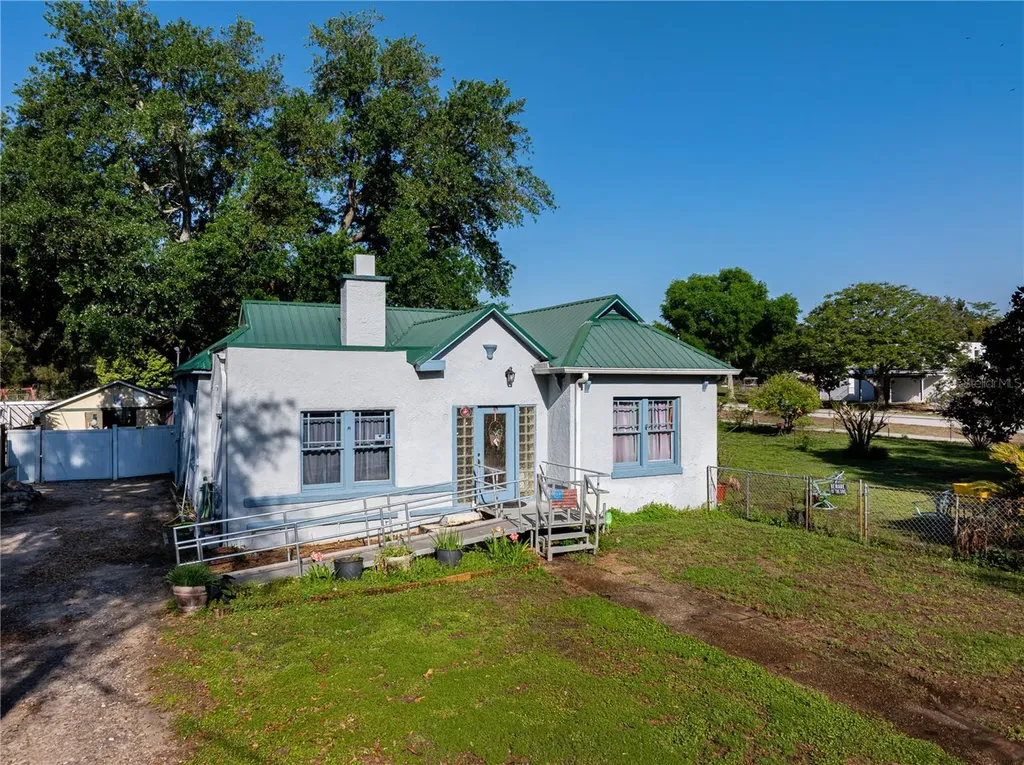 530 S 7th Street Lake Wales FL 33853