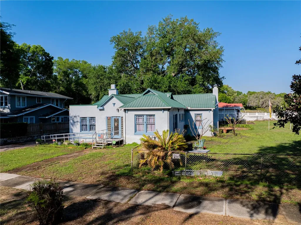 530 S 7th Street Lake Wales FL 33853