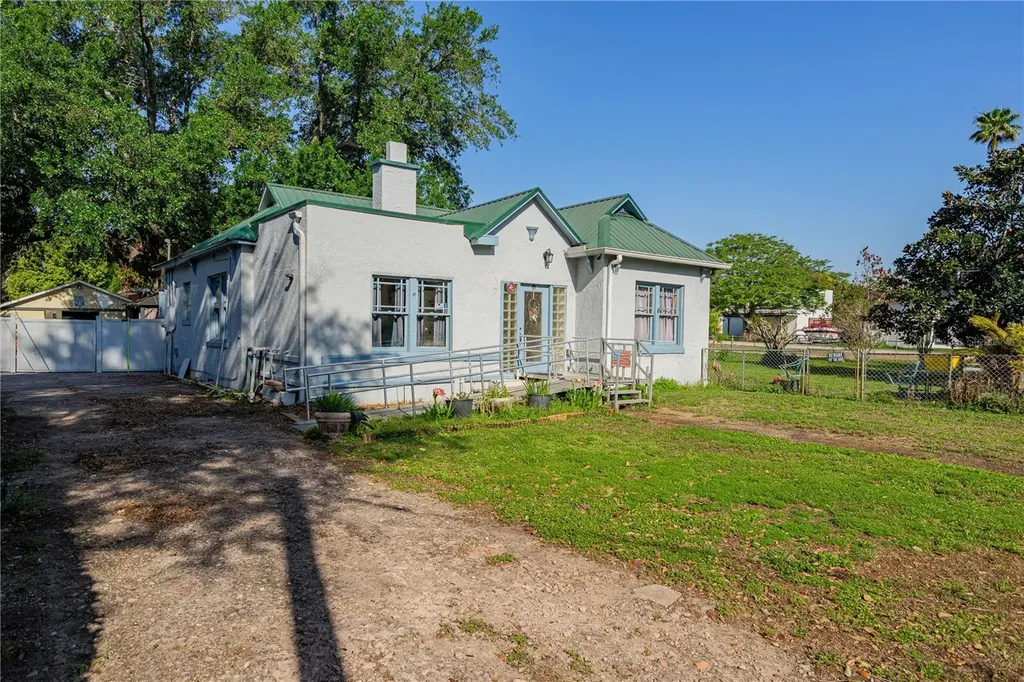 530 S 7th Street Lake Wales FL 33853