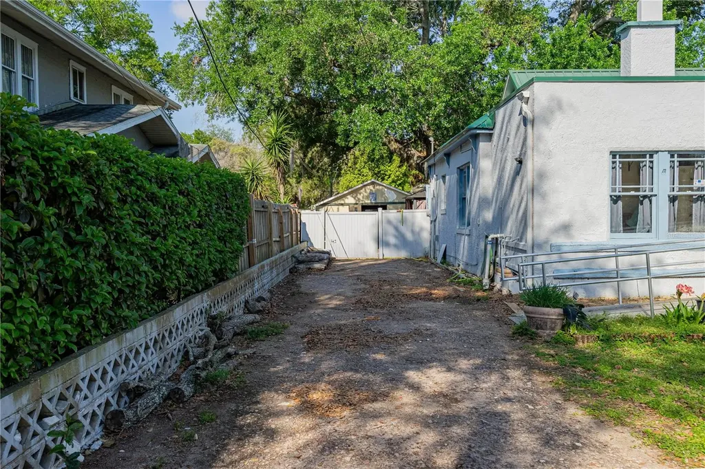 530 S 7th Street Lake Wales FL 33853