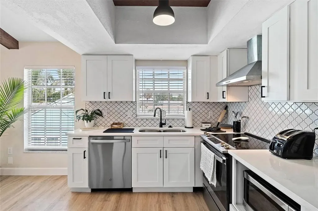 7615 Coquina Way St Pete Beach FL 33706