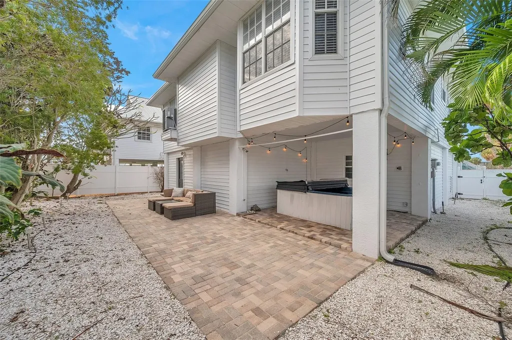 7615 Coquina Way St Pete Beach FL 33706