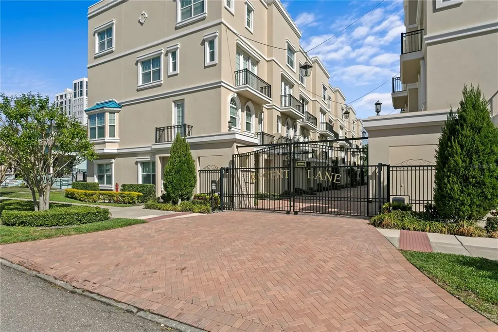 412 Regent Lane N St Petersburg FL 33701