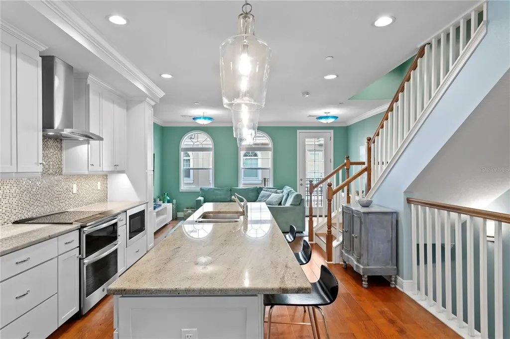 412 Regent Lane N St Petersburg FL 33701