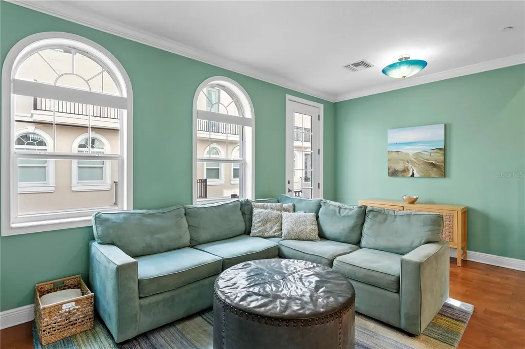 412 Regent Lane N St Petersburg FL 33701