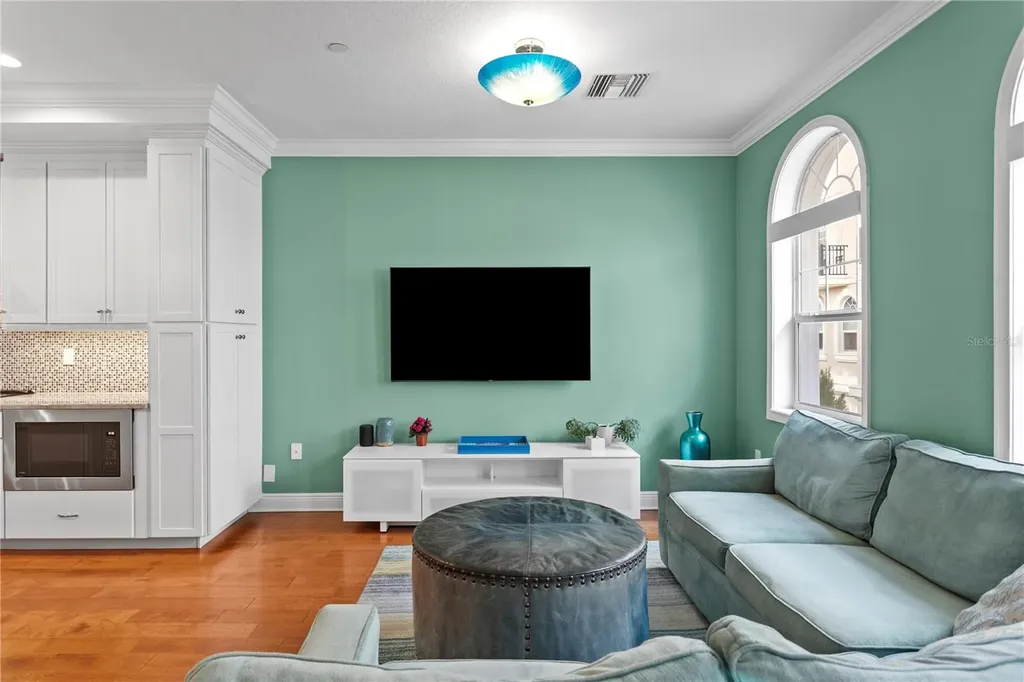 412 Regent Lane N St Petersburg FL 33701