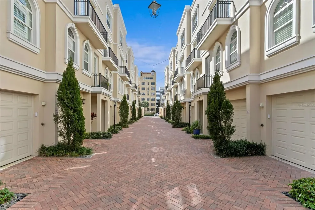 412 Regent Lane N St Petersburg FL 33701