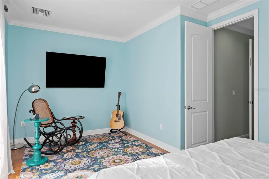 412 Regent Lane N St Petersburg FL 33701