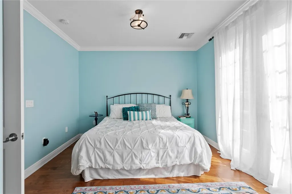 412 Regent Lane N St Petersburg FL 33701