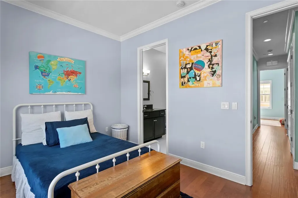 412 Regent Lane N St Petersburg FL 33701