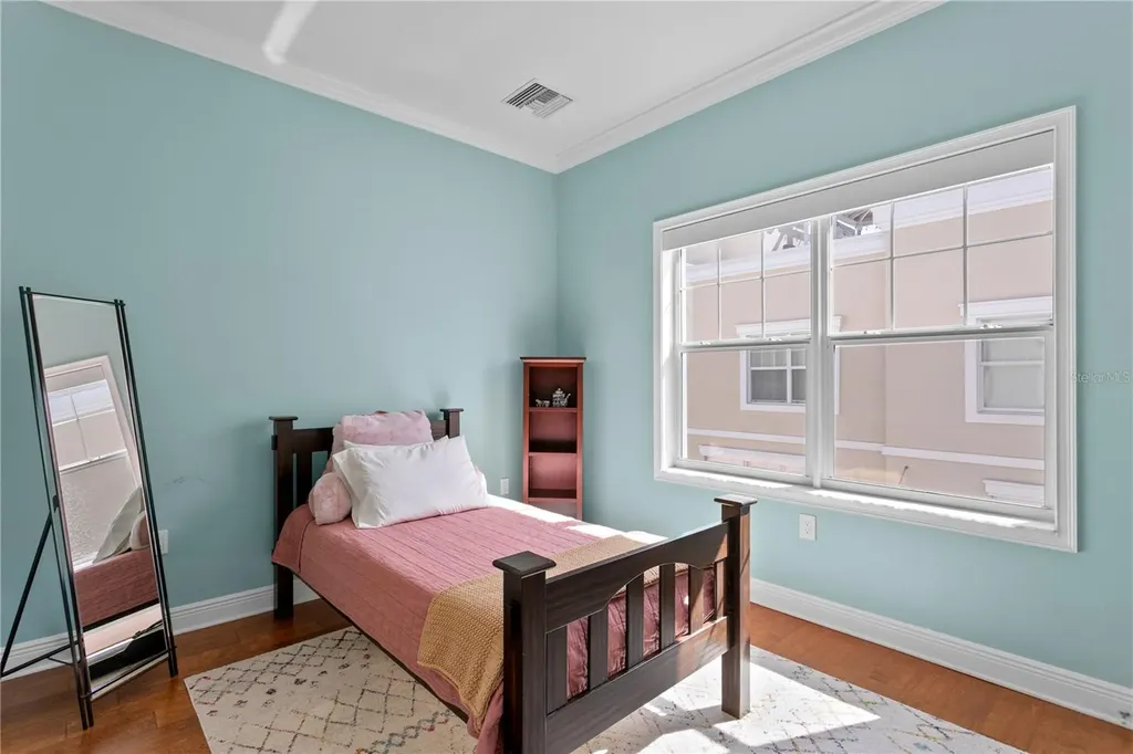 412 Regent Lane N St Petersburg FL 33701