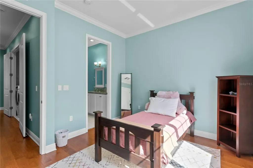 412 Regent Lane N St Petersburg FL 33701