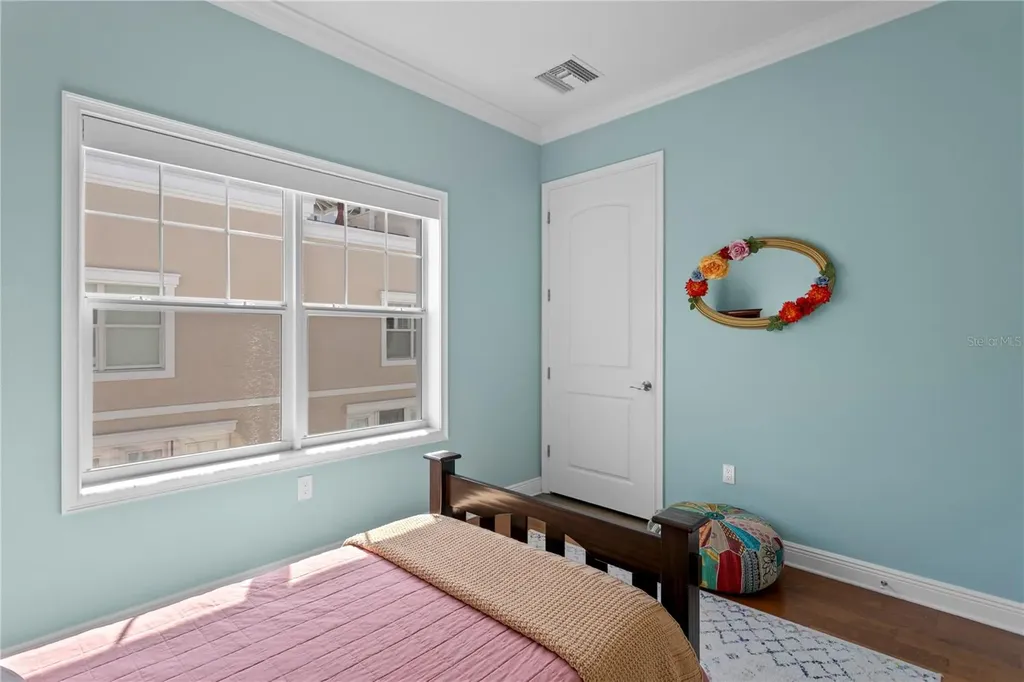 412 Regent Lane N St Petersburg FL 33701