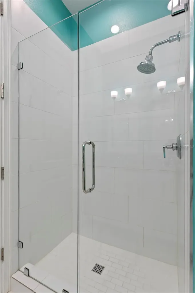 412 Regent Lane N St Petersburg FL 33701