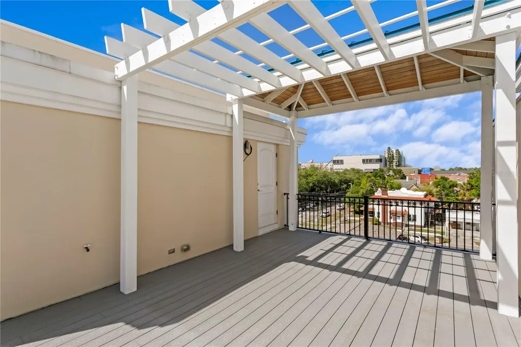 412 Regent Lane N St Petersburg FL 33701