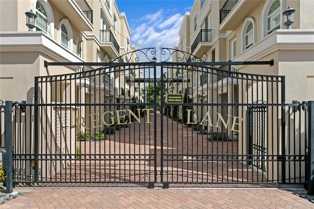 412 Regent Lane N St Petersburg FL 33701